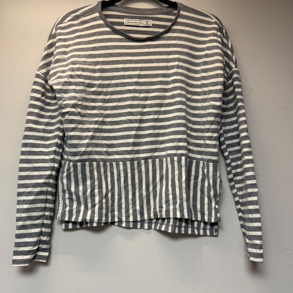 Abercrombie & Fitch Striped Top Womens XS Gray White Excellent Mixed Stripe Hem